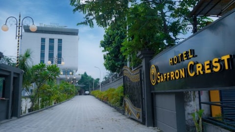 Hotel Saffron Crest
